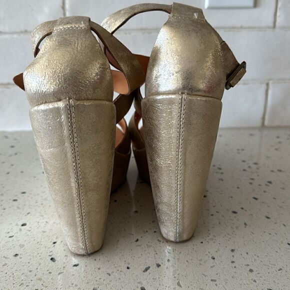'Kork-Ease Grailey' Leather Gold Metallic Crisscross Strap Wedge Sandals Size 10 - Picture 4 of 16